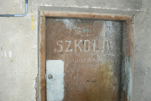 Wejście do piwnicy w 2006 r.